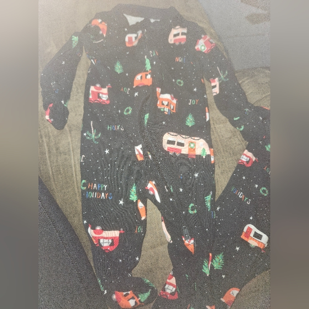 🎄 EUC 0-3m OLD NAVY HOLIDAY FAMILY MATCHING PAJAMA 2-way zipper Footie Onesie